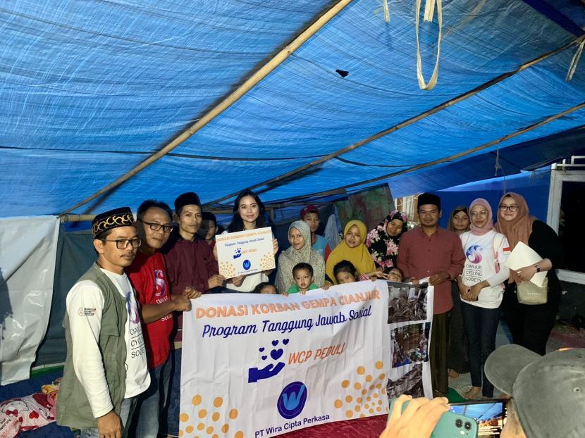 Melalui program Tanggung Jawab Sosial “WCP Peduli” PT Wira Cipta Perkasa menyerahkan bantuan langsung kepada masyarakat korban gempa Cianjur.