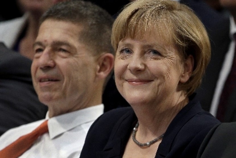  Kanselir Jerman Angela Merkel (kanan).