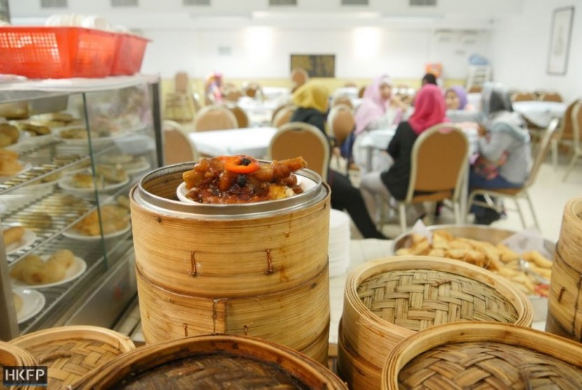Kantin Islamic Center di Hong Kong, menjadi terburu makanan halal di Hong Kong