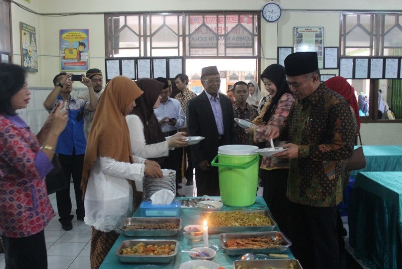 Kantin sehat SD Muhammadiyah Ketelan Surakarta.