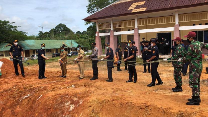 Kantor Bea Cukai Jagoi Babang telah melakukan pemusnahan barang hasil tangkapan dari berbagai penindakan sepanjang tahun 2019, pada Selasa (5/6) lalu.