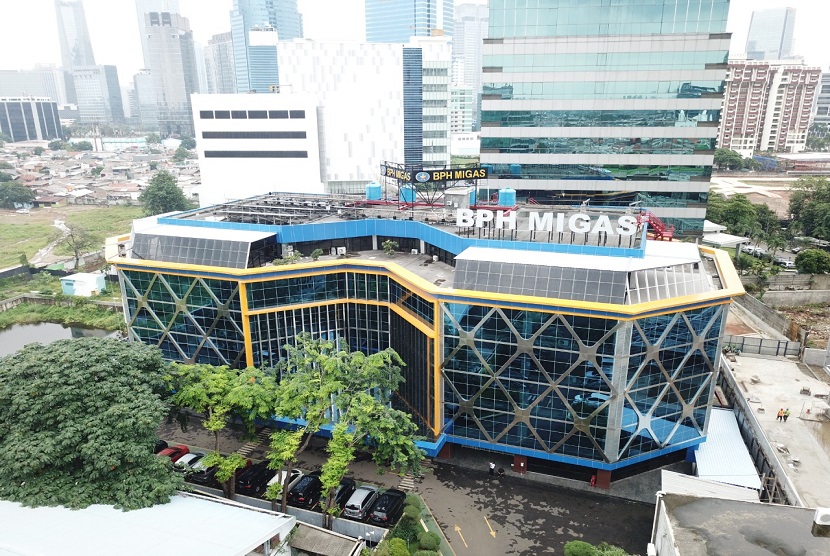 Kantor BPH Migas.  Dewan Pimpinan Pusat Federasi Pekerja Seluruh Indonesia (DPP FPSI) mengirim surat dengan substansi menolak proses seleksi Komite BPH Migas periode 2021-2025 yang dilakukan Kementerian ESDM.