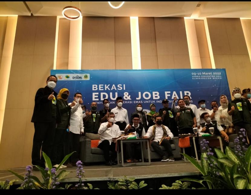 Kantor Cabang Dinas Pendidikan (Cadisdik) Wilayah III Jawa Barat merutinkan kegiatan Edu dan Job Fair, sebagai upaya pembekalan bagi lulusan SMK dan SMA. 