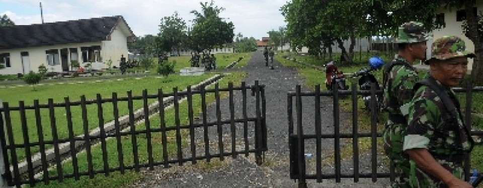 Kantor Dislitbang TNI AD di Buluspesantren, Kebumen, yang menjadi sasaran demonstrasi massa, Minggu (17/4). Massa merusak gapura, gudang amunisi dan menara pantau milik Dislitbang TNI AD dalam aksi tersebut.