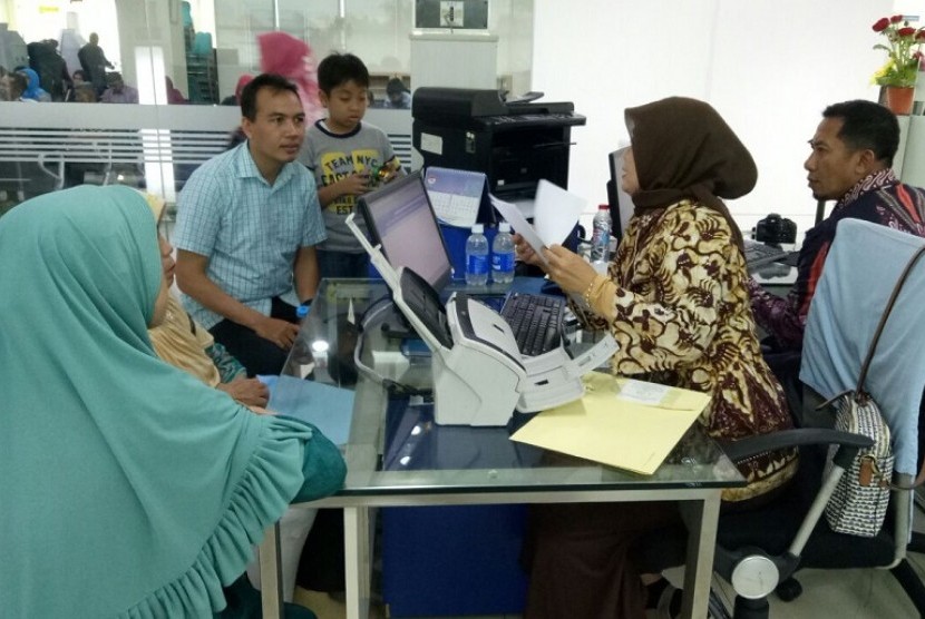 Kantor Imigrasi Kelas I Khusus Jakarta Selatan mengadakan pelayanan pembuatan paspor haji pada 650 calon jamaah haji, Sabtu (3/3).