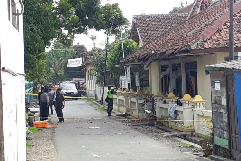 Kantor KUA Sidaerja Kabupaten Cilacap yang diserang bom dini hari tadi, Rabu (5/7).