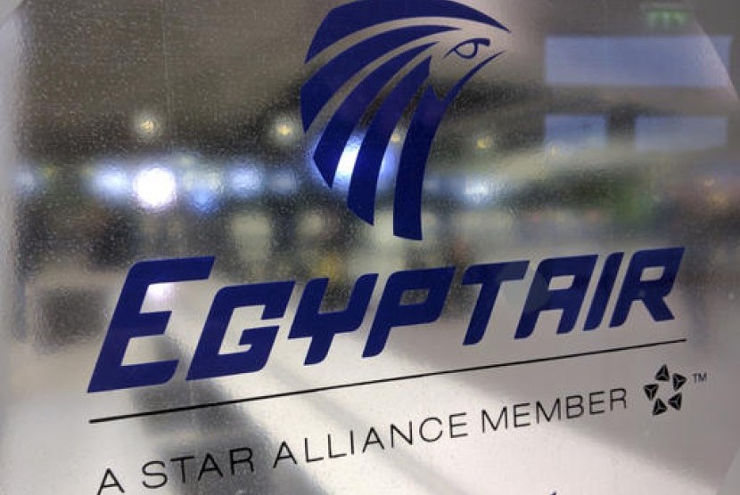 Kantor maskapai EgyptAir di Bandara Charles de Gaulle, Paris. Egypt Air menyatakan tidak akan menaikkan harga tiket kepada calon penumpang yang terbang di masa pandemi Covid-19.