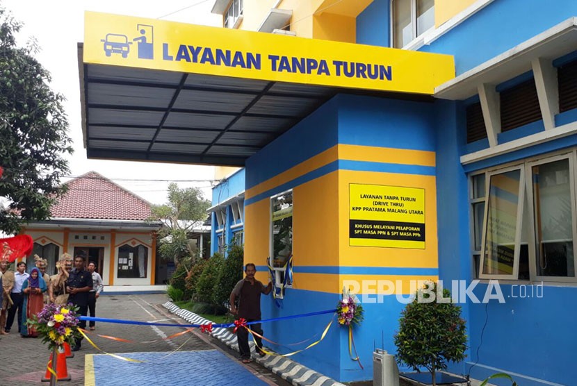 Kantor Pelayanan Pajak (KPP) Pratama Malang Utara meresmikan layanan inovasi bayar pajak melalui drive thru atau Layanan Tanpa Turun di Malang, Kamis (23/11). 