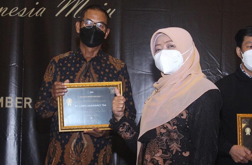 Kantor Pelayanan Pajak (KPP) Pratama Tigaraksa, Tangerang, Banten, memberikan penghargaan kepada PT Lippo Karawaci Tbk (LPKR) karena kontribusinya dalam pembayaran pajak.