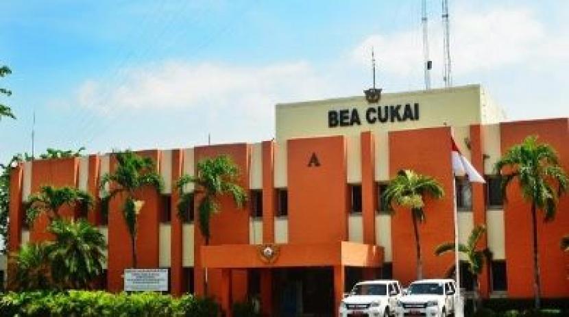 Kantor Pelayanan Utama (KPU) Bea dan Cukai Tipe C Soekarno-Hatta. Kemenkeu menegaskan tidak ada pembatasan barang bawaan di bandara Soekarno-Hatta.