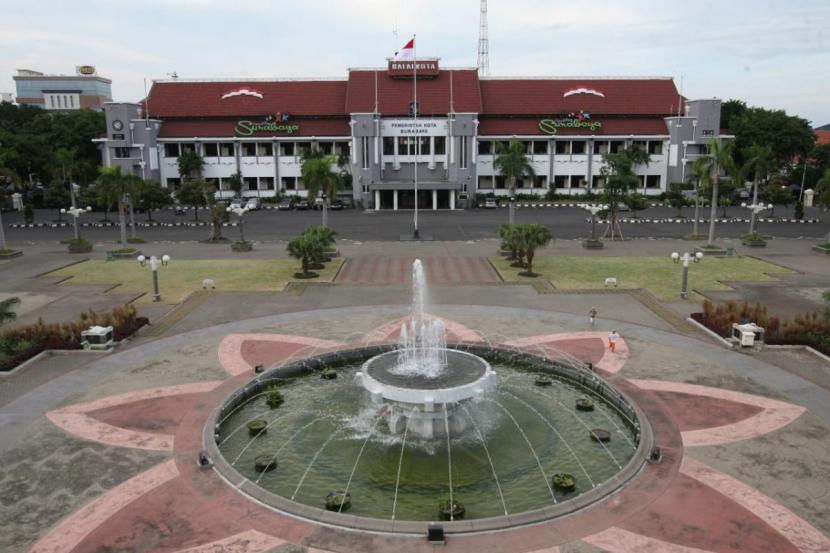 Kantor Pemerintah Kota (Pemkot) Surabaya, Jalan Taman Surya Nomor 1.