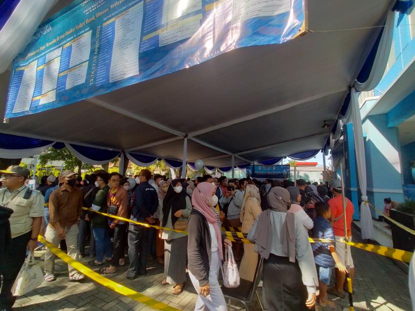 Kantor Perwakilan Bank Indonesia (BI) Malang membuka layanan penukaran uang di Gedung Kartini, Kota Malang, Sabtu (8/4/2023). 