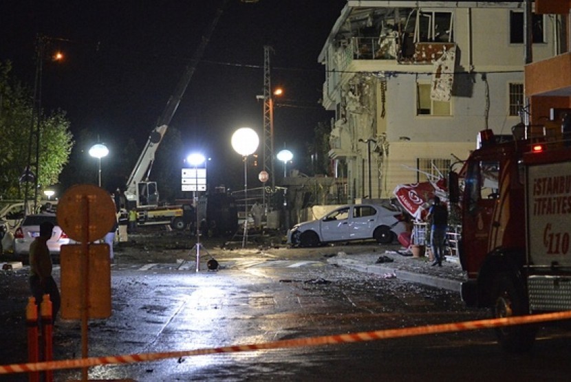 Kantor polisi di Sultanbeyli, Istanbul, Turki yang dibom, Ahad (9/8). 