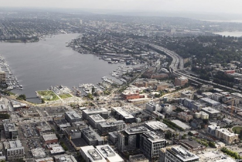 Kantor pusat Amazon.com (tengah dan kanan) di Seattle, Washington yang akan dirombak dan diperbesar.