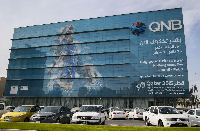 Kantor Pusat Perusahaan Qatar National Bank (QNB) di Doha, Qatar, 13 Januari 2015. PT Bank QNB Indonesia Tbk (BKSW) melaporkan kerugian Rp 400,7 miliar pada akhir 2022. 