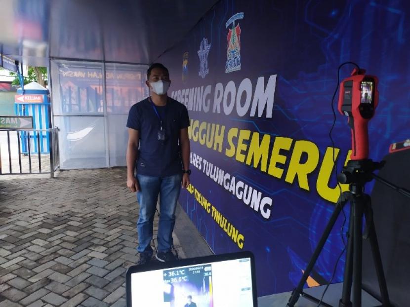 Kantor Satuan Pelayanan Administrasi (Satpas) SIM Tangguh Semeru Tulungagung disertai screening room 