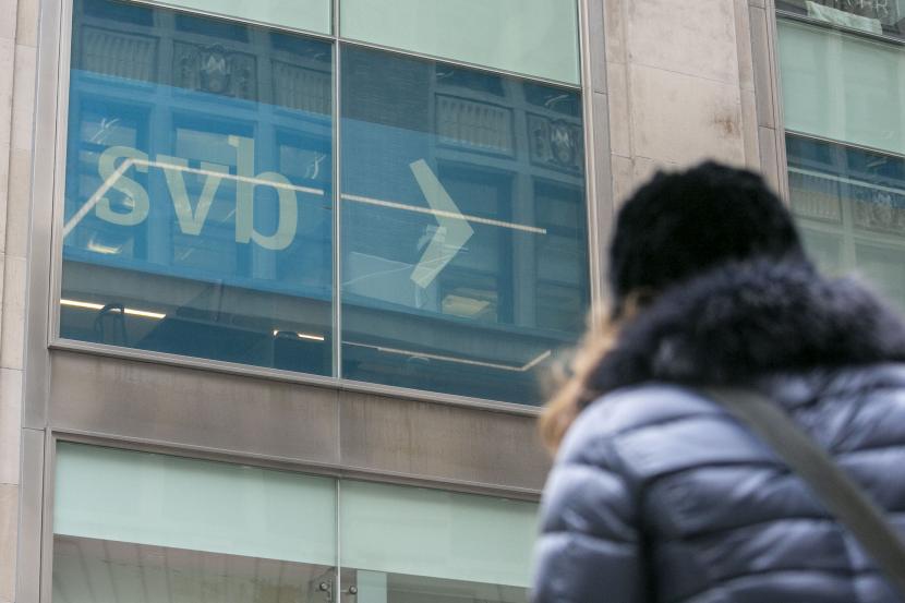 Kantor Silicon Valley Bank New York kosong di New York, New York, AS, 10 Maret 2023. Federal Deposit Insurance Corporation mengambil kendali atas aset bank, menjadikannya bank terbesar yang melakukannya sejak krisis keuangan tahun 2008. 