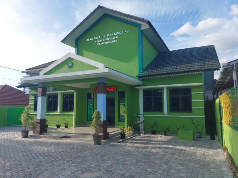 Kantor Urusan Agama (KUA) Tanjungpandan, Kabupaten Belitung, Kepulauan Bangka Belitung menjadi satu di antara 106 KUA yang direvitalisasi Kementerian Agama pada tahun 2021. 