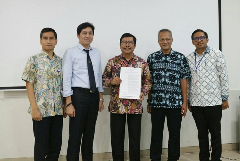 Kantor Wilayah Bea Cukai Jakarta kembali memberikan izin pengusaha merangkap penyelenggara di PLB (PDPLB) kepada PT Mitra Karya Manunggal Trans (PT MKMT) pada hari Rabu (2/10). 