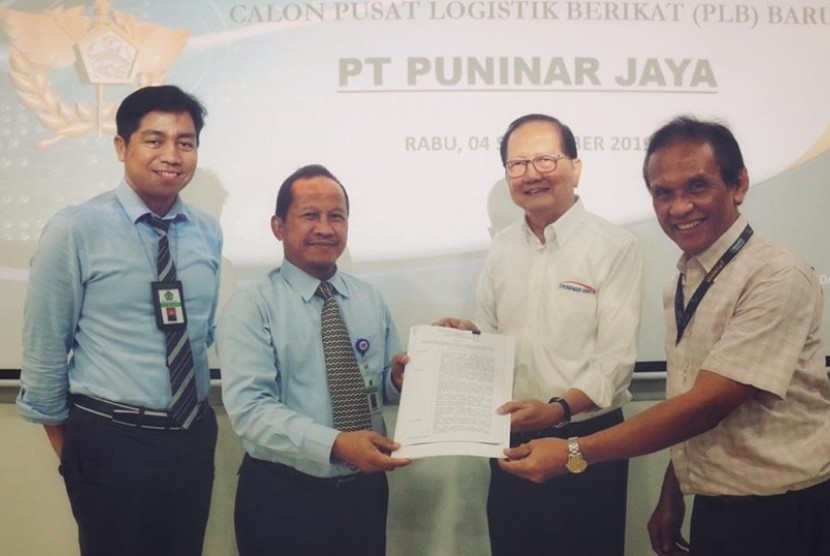 Kantor Wilayah Bea Cukai Jakarta memberikan izin sebagai perusahaan di Pusat Logistik Berikat (PLB) kepada PT Puninar Jaya Rabu, (4/9).