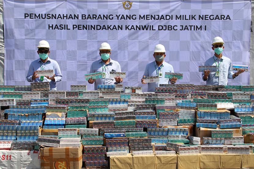 Kantor Wilayah Bea Cukai Jawa Timur I memusnahkan jutaan batang rokok ilegal yang telah ditetapkan sebagai barang yang menjadi milik negara (BMMN). Pemusnahan yang dilaksanakan pada Rabu (22/11) tersebut dilaksanakan di Mojokerto.
