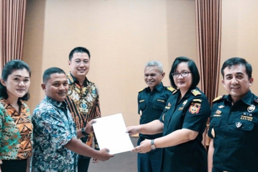 Kantor Wilayah Bea Cukai Sumatera Utara menerbitkan izin sebagai penyelenggara sekaligus pengusaha Pusat Logistik Berikat (PLB) PT Samudera Raya Berjaya (SRB). 