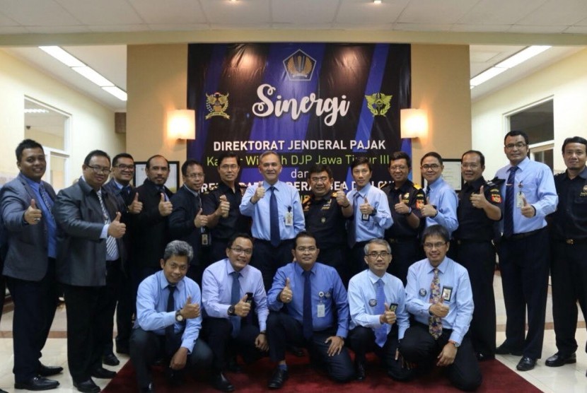 Kantor Wilayah Ditjen Pajak Jawa Timur III dan Kantor Wilayah Bea Cukai Jawa Timur II berkolaborasi melakukan kerja sama demi tarcapainya target penerimaan tahun 2017. 