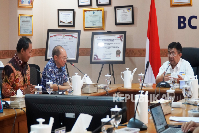 Kantor Wilayah (Kanwil) Bea Cukai Banten menerbitkan izin fasilitas kawasan berikat kepada perusahaan pengerjaan khusus logam asal Kabupaten Serang, PT Kokoh Semesta (2/6/2025).