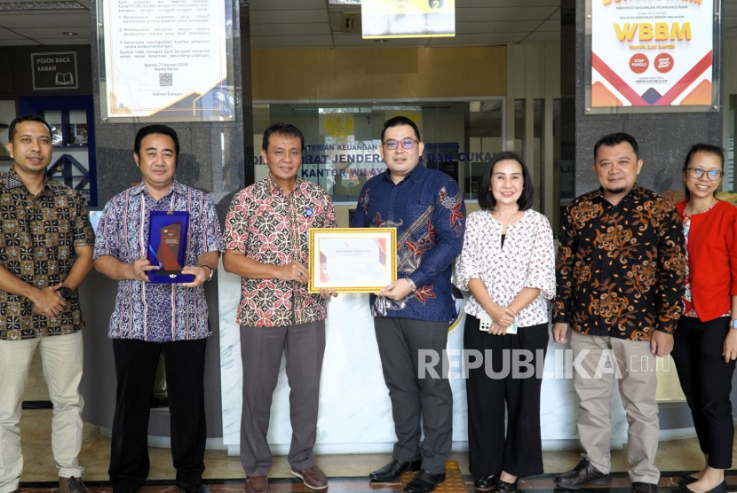 Berikan Layanan Prima, Bea Cukai Banten Terima Penghargaan dari Pengguna Jasa