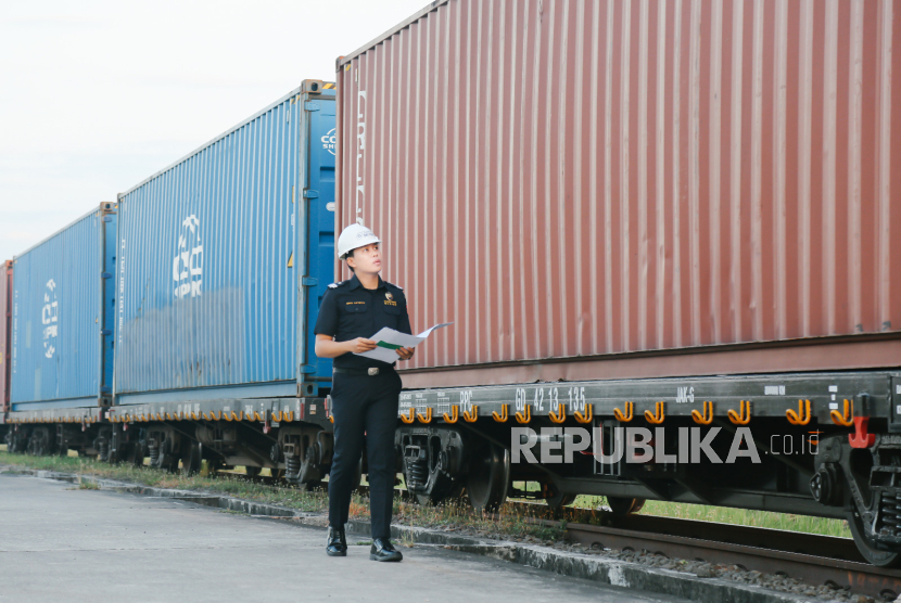Kementerian Keuangan melaporkan realisasi penerimaan kepabeanan dan cukai hingga Agustus 2025 mencapai Rp194,9 triliun. (ilustrasi)