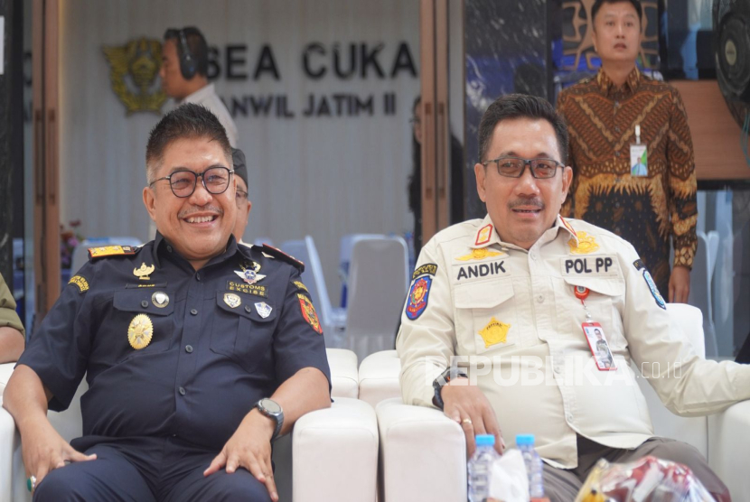 Bea Cukai Musnahkan Jutaan Batang Rokok Ilegal dan Ribuan Liter Miras di Pasuruan