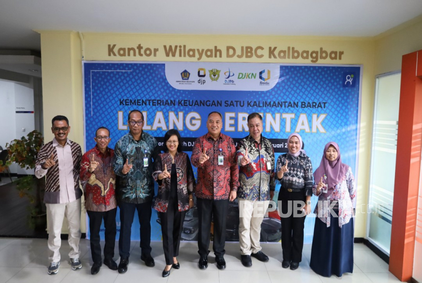 Kantor Wilayah (Kanwil) Bea Cukai Kalimantan Bagian Barat (Kalbagbar) bersama Bea Cukai Nanga Badau ikut dalam Lelang Serentak Kemenkeu Satu Kalimantan Barat. 