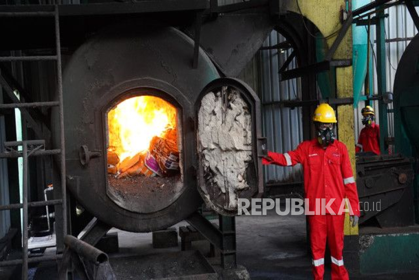  Kantor Wilayah (Kanwil) Bea Cukai Sulawesi Bagian Selatan (Sulbagsel) memusnahkan barang hasil penindakan yang telah berstatus sebagai barang yang menjadi milik negara (BMMN).