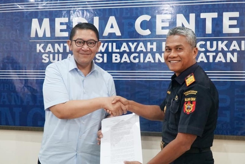Kantor Wilayah (Kanwil) Bea Cukai Sulbagsel dan Bea Cukai Makassar berikan persetujuan kepada PT Ampat Yasa Intermoda untuk menjadi pengusaha dalam pusat logistik berikat (PDPLB), pada Kamis (14/11)