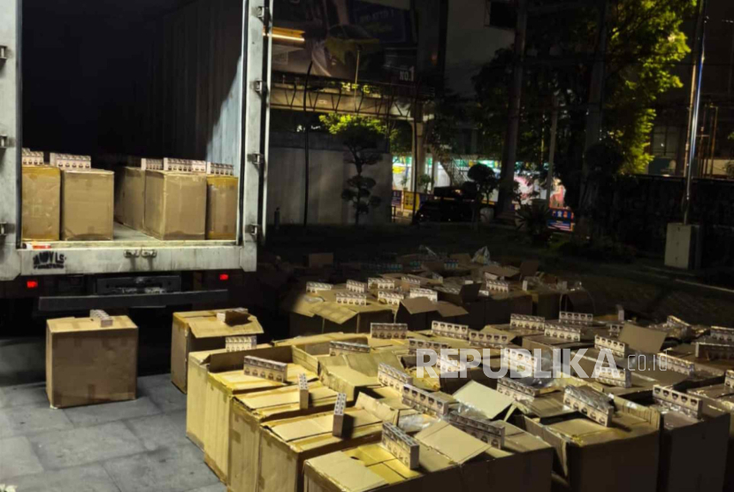 Lagi, Bea Cukai Gagalkan Peredaran 1,6 Juta Batang Rokok Ilegal di Tol Semarang-Solo
