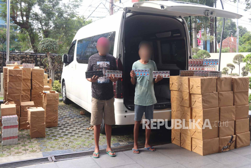 700 Ribu Batang Rokok Ilegal Diselundupkan Pakai Minibus Wisata, Bea Cukai Langsung Sikat