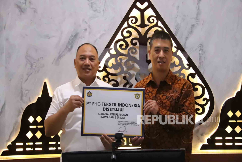 Kanwil Bea Cukai Jawa Tengah dan DIY memberikan fasilitas kawasan berikat kepada PT FHG Tekstil Indonesia dalam upaya menciptakan iklim usaha yang kondusif.
