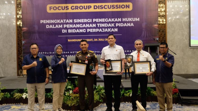 Kanwil DJP Jawa Barat bersama Kejati Jawa Barat, Polda Jawa Barat, dan Polda Metro Jaya menggelar Focus Group Discussion (FGD) Penegakan Hukum Pidana Perpajakan di Provinsi Jawa Barat, di  Bandung Barat