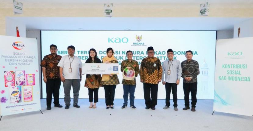 Kao Indonesia bersama Badan Amil Zakat Nasional (BAZNAS) berkolaborasi dalam penyaluran donasi produk dalam rangkaian kegiatan #KaoBERSINAR.