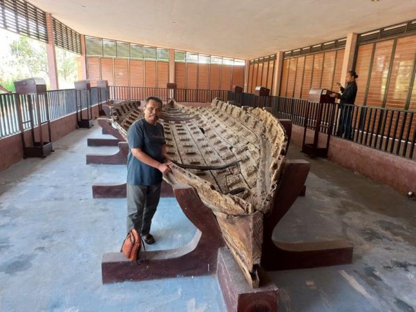 Kapal Arab di Museum Perahu Kuno, Rembang, Jawa Tengah