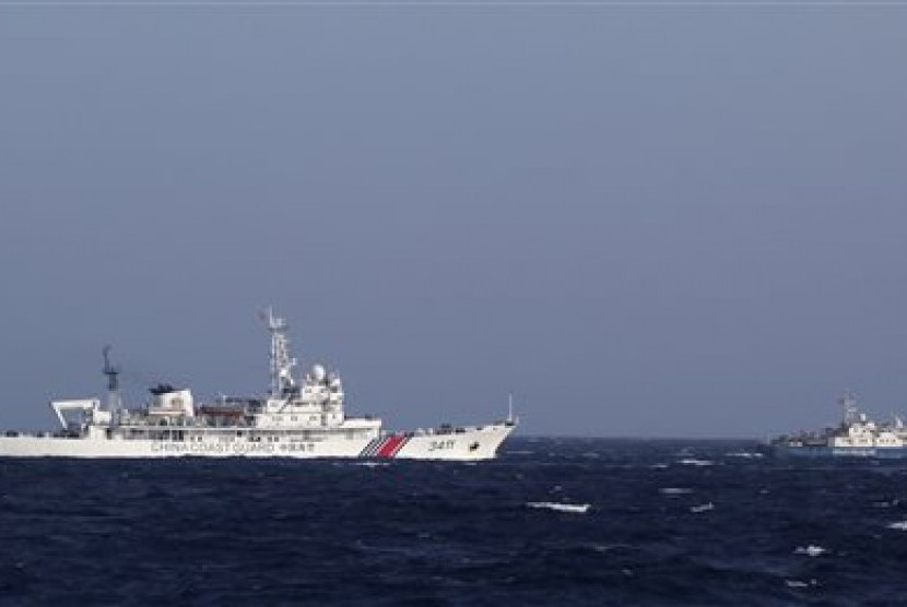 Kapal CIna dan Vienam yang saling mengejar di Laut Cina Selatan belum lama ini. 