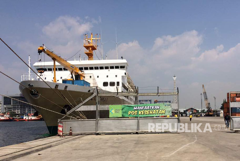 Kapal Dobon Solo menjadi kapal bagi para pemudik gratis ke Semarang. 
