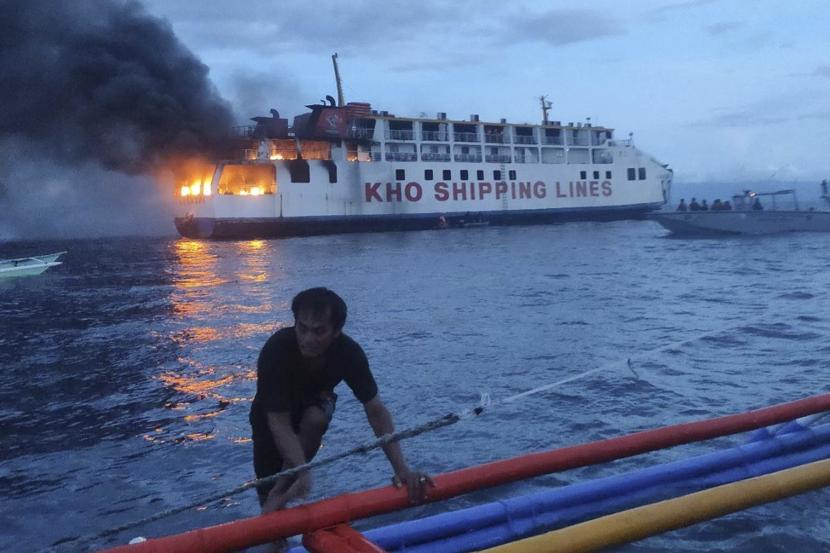 Kapal feri Filipina yang membawa 120 penumpang dan awak kapal terbakar 