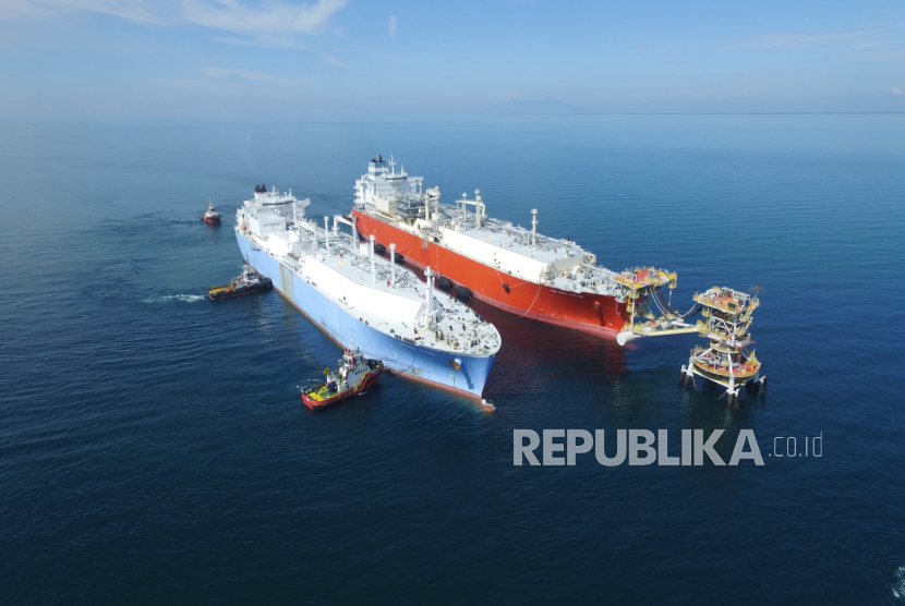 Kapal Floating Storage Regasification Unit