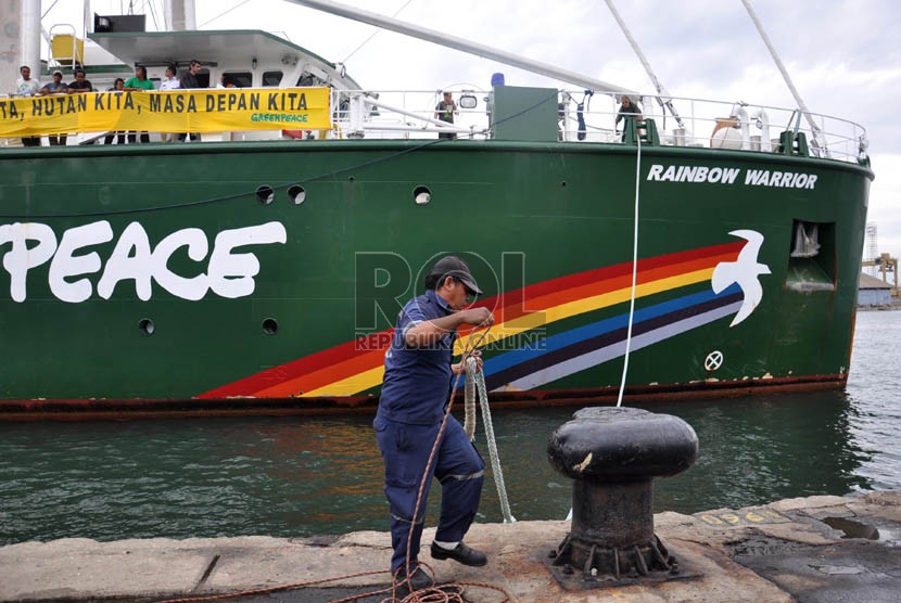 Kapal Greenpeace Rainbow Warrior