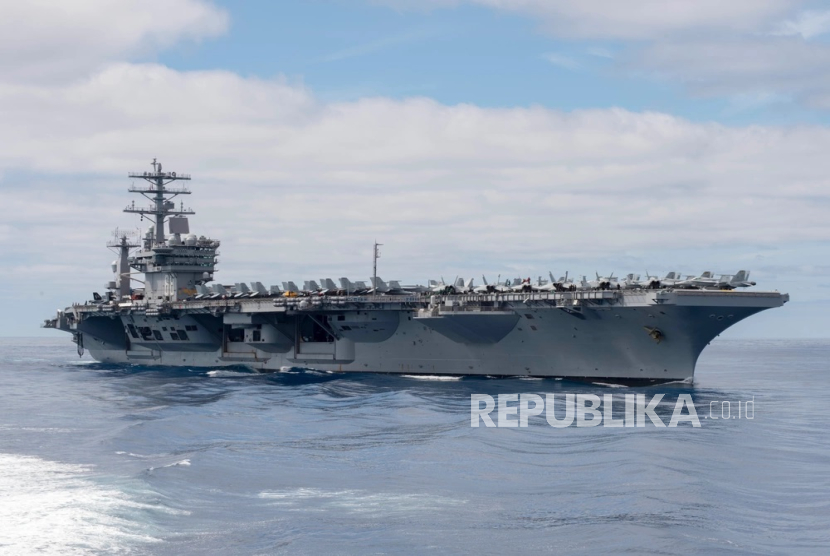 Kapal Induk Amerika Serikat USS Nimitz (CVN-68).