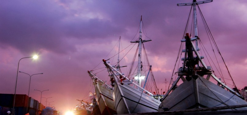 Kapal-kapal bersandar di Pelabuhan Sunda Kelapa, Jakarta Utara, Minggu (5/2). (Republika/Prayogi)