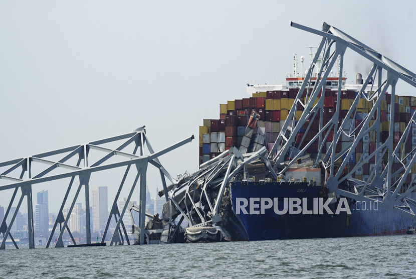 Kapal Kargo tersangkut di jembatan Baltimore, Maryland, AS