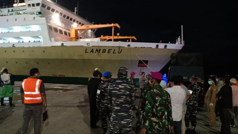 Kapal KM Lambelu milik PT Pelni yang berlayar ke Tarakan Kalimantan Timur 