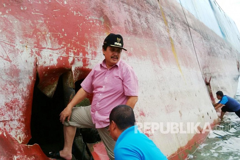 Bupati Kabupaten Pangandaran, Jeje Wiriadinata (bertopi).